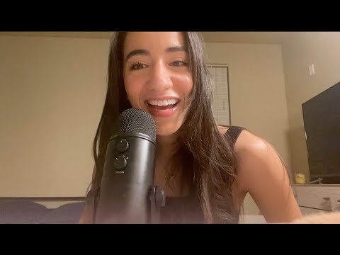 ASMR - MOUTH SOUNDS AND HAND MOVEMENTS