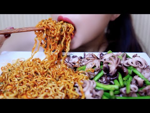 ASMR spicy noodles with fried baby octopus and asparagus (EATING SOUNDS) No Talking | LINH ASMR