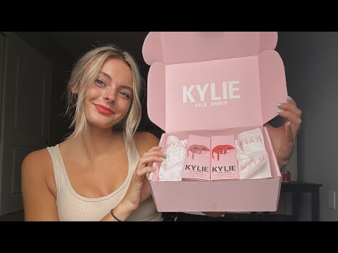 ASMR | Unboxing and Trying Kylie Lip Kits 💋