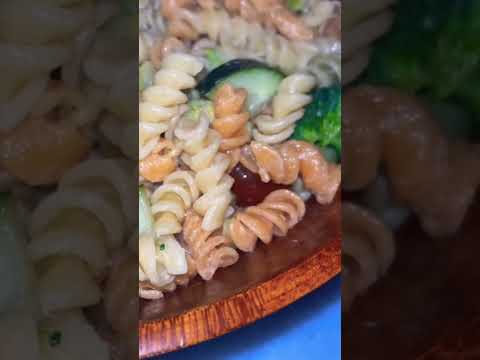Finishing a Pasta Salad in the Snow #asmr #pasta #crunchingsounds