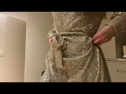 ASMR ~ Scratching on my Sequin Sparkly dress 🎁❤️🎄