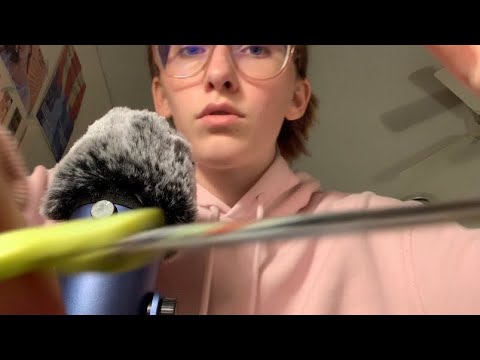 ASMR// One Minute Haircut// Scissors+ Dry Mouth Sounds+ hairbrush+ personal attention//