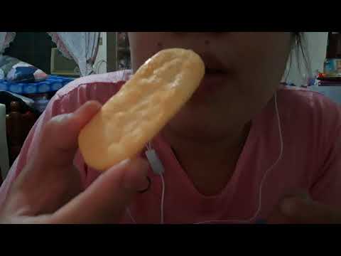 ASMR TAPPING+CRUNCHY RICE CRACKER SOUND AND MOITH SOUNDS