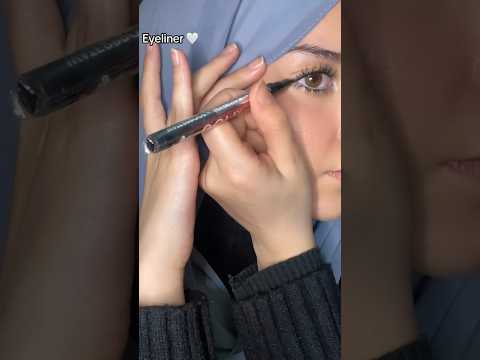 Eyeliner & lipstick tutorial #makeup #makeuptutorial