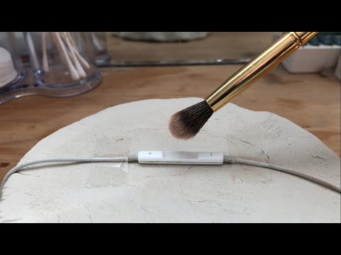ASMR | Doing Make-Up On Apple Earphones