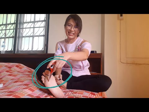 Tickling my feet with scissors | Vacuum Vlog