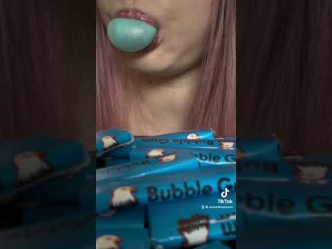 Satisfying bubble #bubblegum #blowingbubbles #gum
