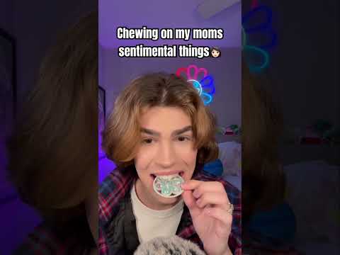 Chewing on my moms sentimental things👩🏻 #asmr #chewing #mukbang