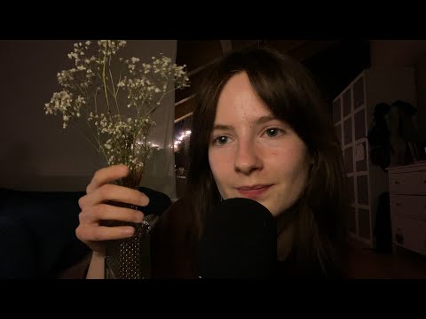 🌙 This is a very simple ASMR Trigger Video | Close-Up Whispering and Tapping 🌙