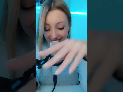 ASMR inaudible y caricias a la cámara 😍😍😍