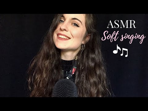 ASMR FRANCAIS 🌙 - Soft singing pour t'endormir (hand movements + face brushing + mic brushing) 😴