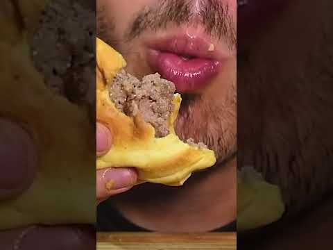 Very Hungry Mukbanger Destroys a Double Cheese Burger 먹방