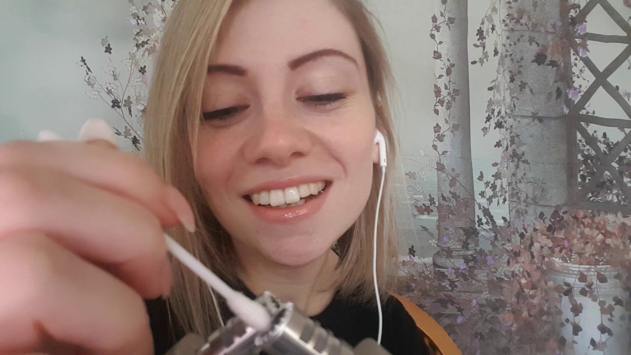 ASMR - Binaural Ear Cleaning/ Mouthsounds/ Whispers