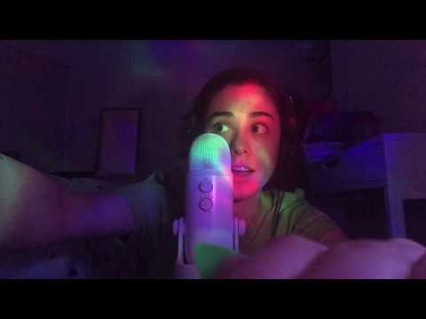 ASMR| gum chewing & camera scratching (up-close hand movements) 💤💓