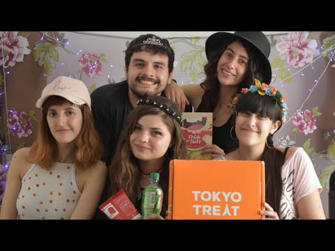 ¡Probando DULCES JAPONESES con mis AMIGOS! - ASMR (Tokyo Treat)