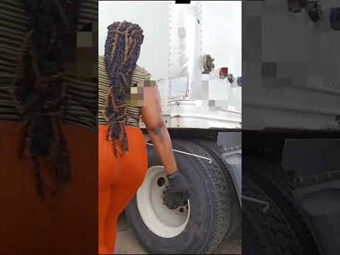That 5th wheel would not release 🙄 #femaletrucker #truckdriver #trucker #asmr #viral #viralvideo 🚛🚛🚛