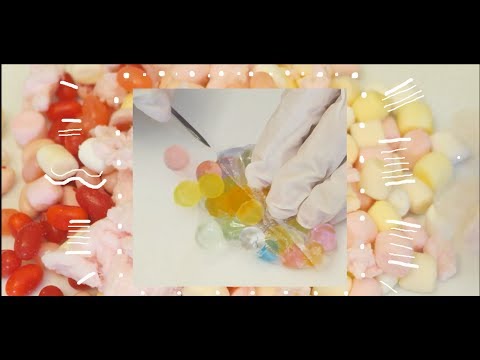 ASMR CORTANDO BOLSITAS✂100 CANDIES㊂Cutting and Squeezing tiny bags (Satisfying)