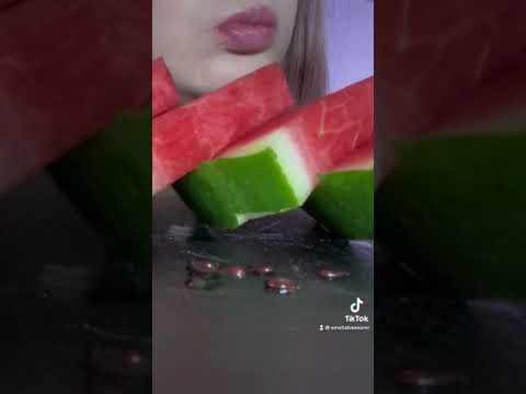 Extra juicy watermelon 💧🍉 #eatingfruit #eatingsounds #eatingasmr