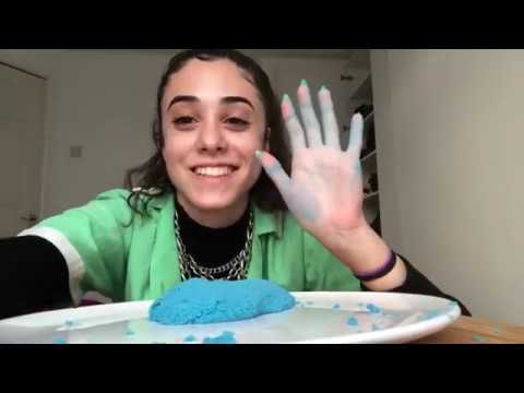 ASMR| playing with kinetic sand & gum chewing with tapping (NO TALKING)