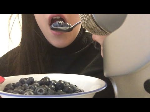 ASMR eating blueberries popping sounds/mouth sounds