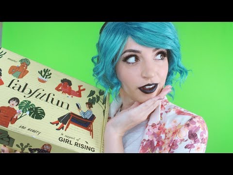 [ASMR] Daisy Does an Unboxing Video