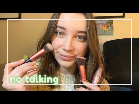 ASMR ~ do my makeup with me💄 ~ tapping on products ~ tongue clicking ~ no talking