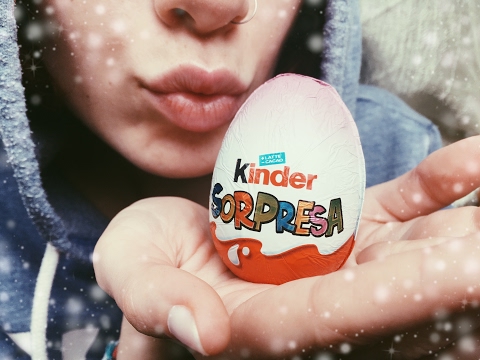 ASMR 💛 Kinder Surprise Egg, UNWRAPPING, Soft TAPPING, 🍫 EATING SOUNDS