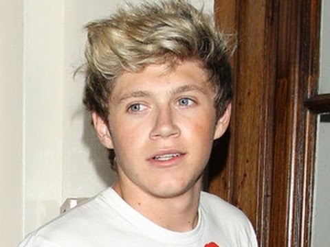 One Direction Niall Horan Undergoes Knee Surgery ?!