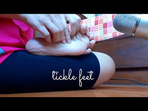 Tickle my feet Day10 on a clear sky day after exercise  ASMR . Don't stop scratching when you itch