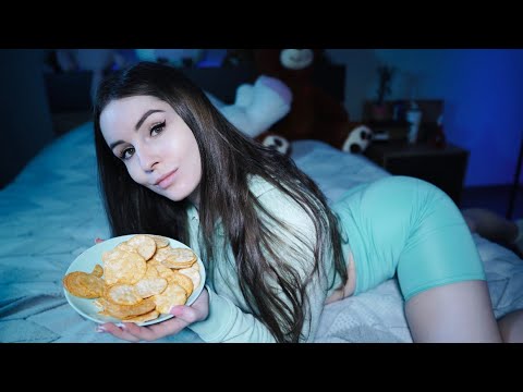 ASMR CRUNCHY FOOD CHEWING MOUTH SOUNDS