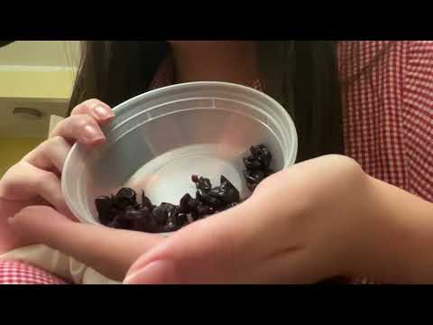 ASMR | eating dried cranberries (wet mouth sounds)