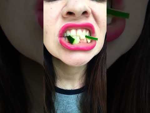 ASMR CUKE 🥒🙀 DESTRUCTION TEETH CHEW satisfying sunny sounds mouth lips vegetable #shorts