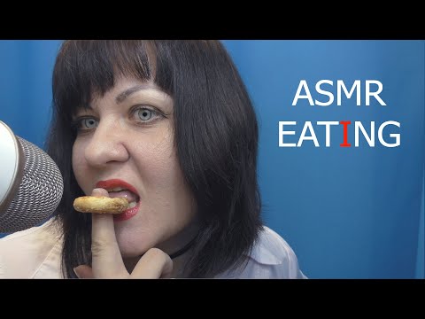 АСМР Итинг. Поедание вафли, шепот и звуки рта. EATING Sounds. ASMR Eating Waffles