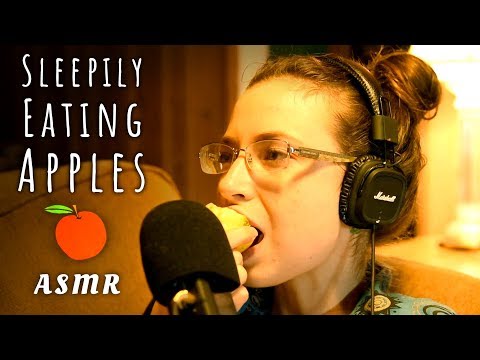 ASMR Sleepily Eating Apples (Juicy & Crunchy Mukbang)