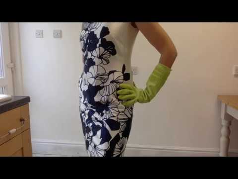 #Rubbergloves #rubber ASMR Mummy Cat Walk Fashion Show Long Green Rubber Dishwashing Gloves Catwalk