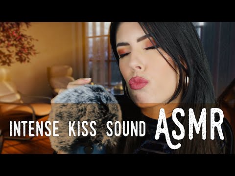 ASMR ita - 💋 KISS SOUND • Close Up (Intense Whispering)