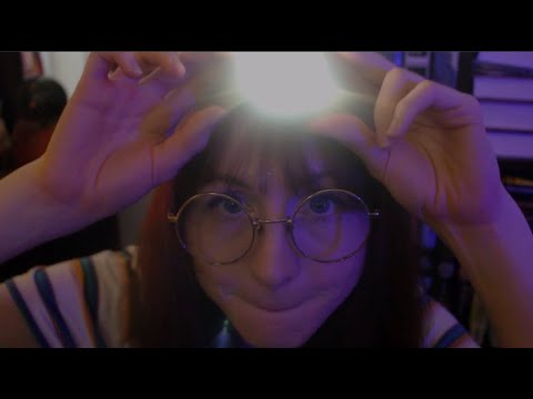 counting the SPARKLES in your EYES for SCIENCE! (asmr)(light triggers)