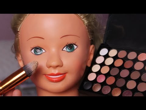 ASMR Binaural: Maquiando boneca - Doll Makeup