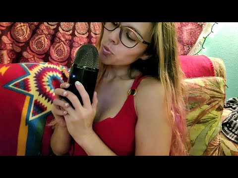 ASMR - Up close kisses and fabric scratching 😘❤💚💋