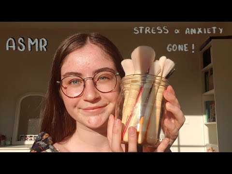ASMR brushing away your stress and talking you to sleep (dutch)