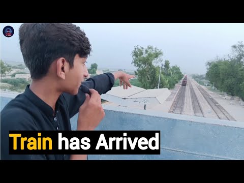 ASMR Triggers at the Train Station🚉 l Tapping and Scratching