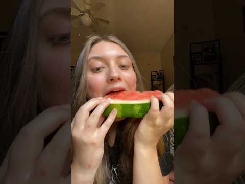 watermelon 🍉 asmr #asmrtapping #asmrscratching #asmreating #asmrwatermelon #asmrtriggers #asmrvideo