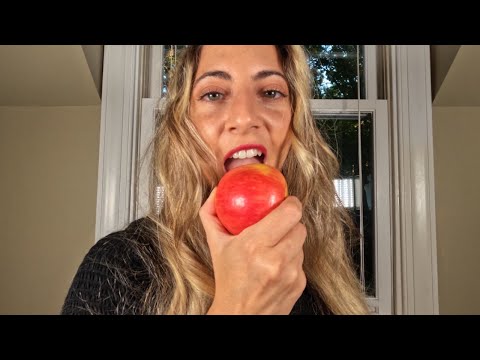 ASMR Crunchy Apple Eating 🍎