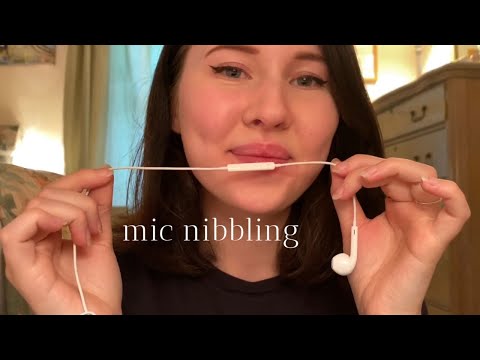ASMR~Intense Mic Eating🤤🔥 (lofi, fast mouth sounds, personal attention, no talking)