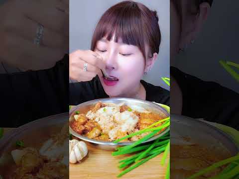 #shorts eating rice with oyster #linhasmr #mukbang #asmr #asmrcontent #asmreating