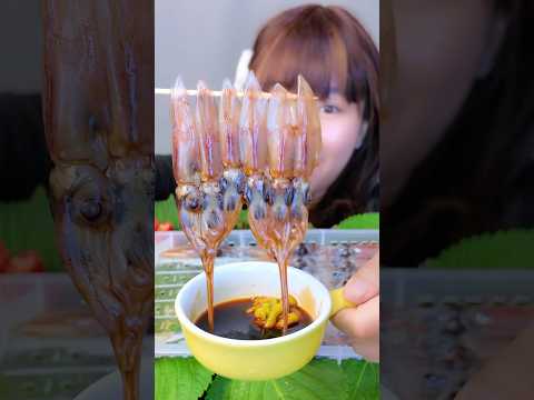 #shorts eating raw babay squid #linhasmr #asmr #asmrcontent #asmrfood #asmreating #mukbang