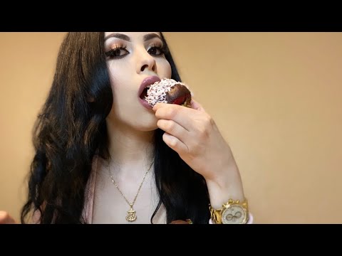 ASMR |Comiendo Fresas 🍓 con Brownies 🍫 | Mouth sounds lip smacking👄 | Wendyxo