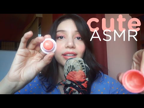 ASMR EN ESPAÑOL / TAPPING + SCRATCHING + WHISPERING / on my cute makeup ♥