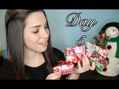 An ASMR Christmas Day 5 ⏐ Gift Wrapping