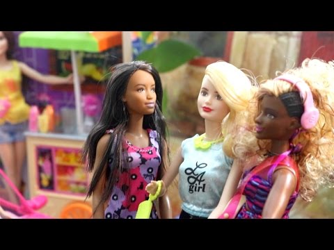 Chewing Gum ASMR Eating Sounds 🍬 Barbie + Friends ❤